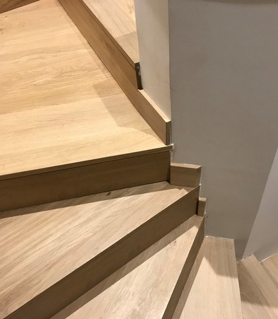 Habillage bois sur escalier béton