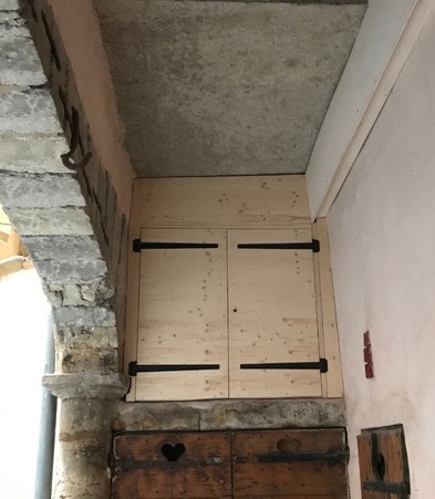 Fermeture accès grenier par porte bois